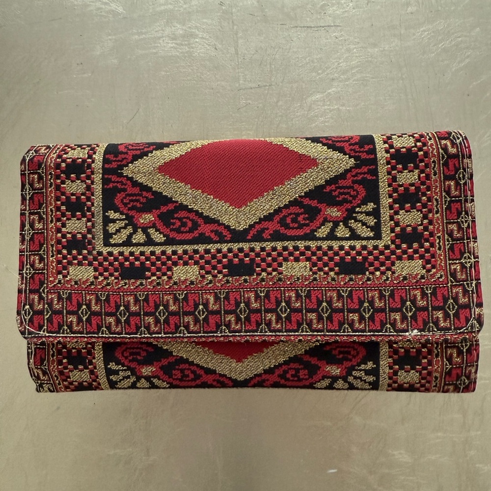 ❤️❤️ SOLD ❤️❤️Red and black wallet clutch with a touch of glamour